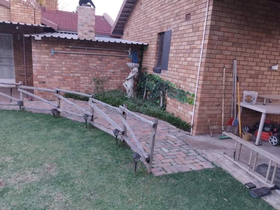 4 Bedroom Property for Sale in Lourenspark North West